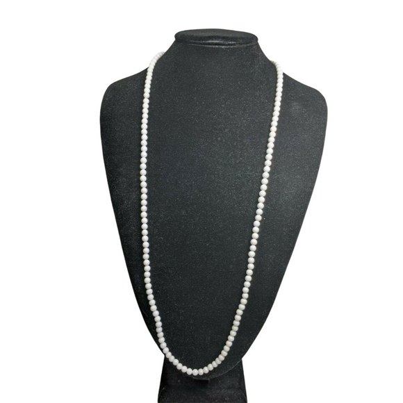 New Vintage Handcrafted 18"  White Single Beaded Necklace A21 - Picture 2 of 5